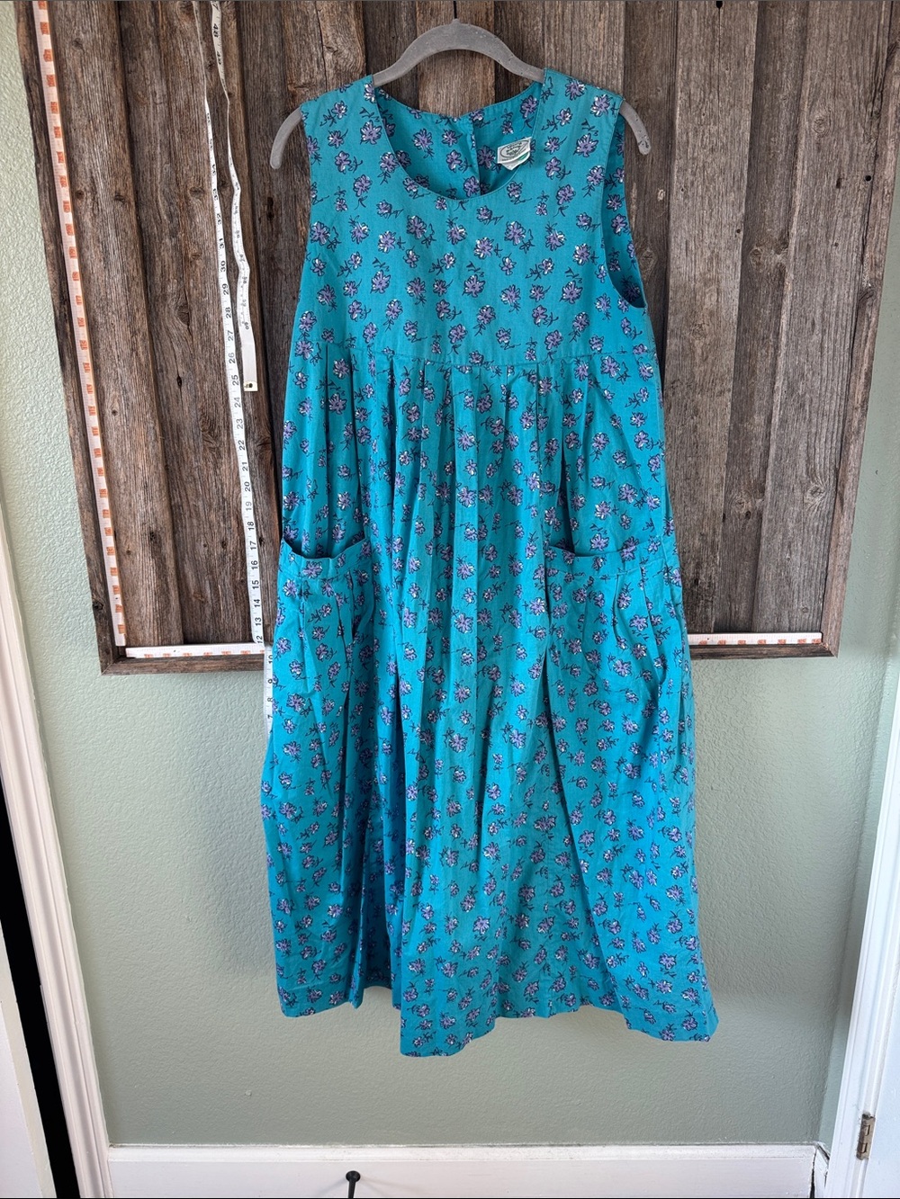 Laura Ashley Turquoise Floral Sleeveless Dress with Pockets 11 buttons back